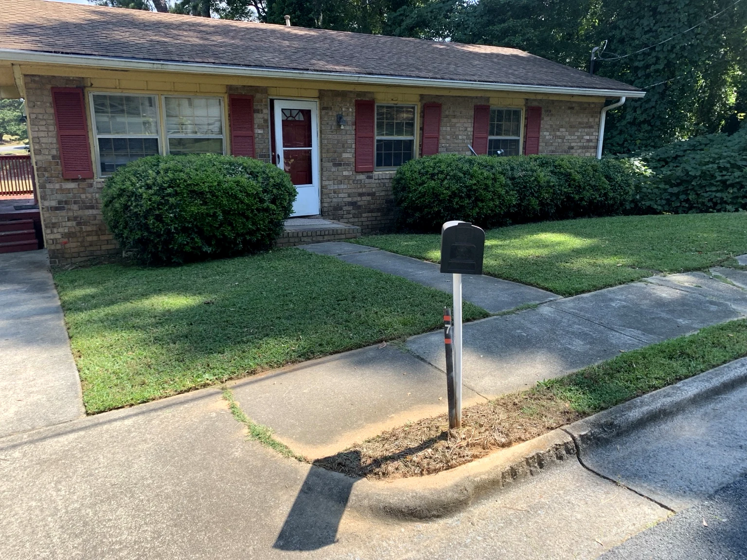Clean lawn maintenance work in Northwest Georgia